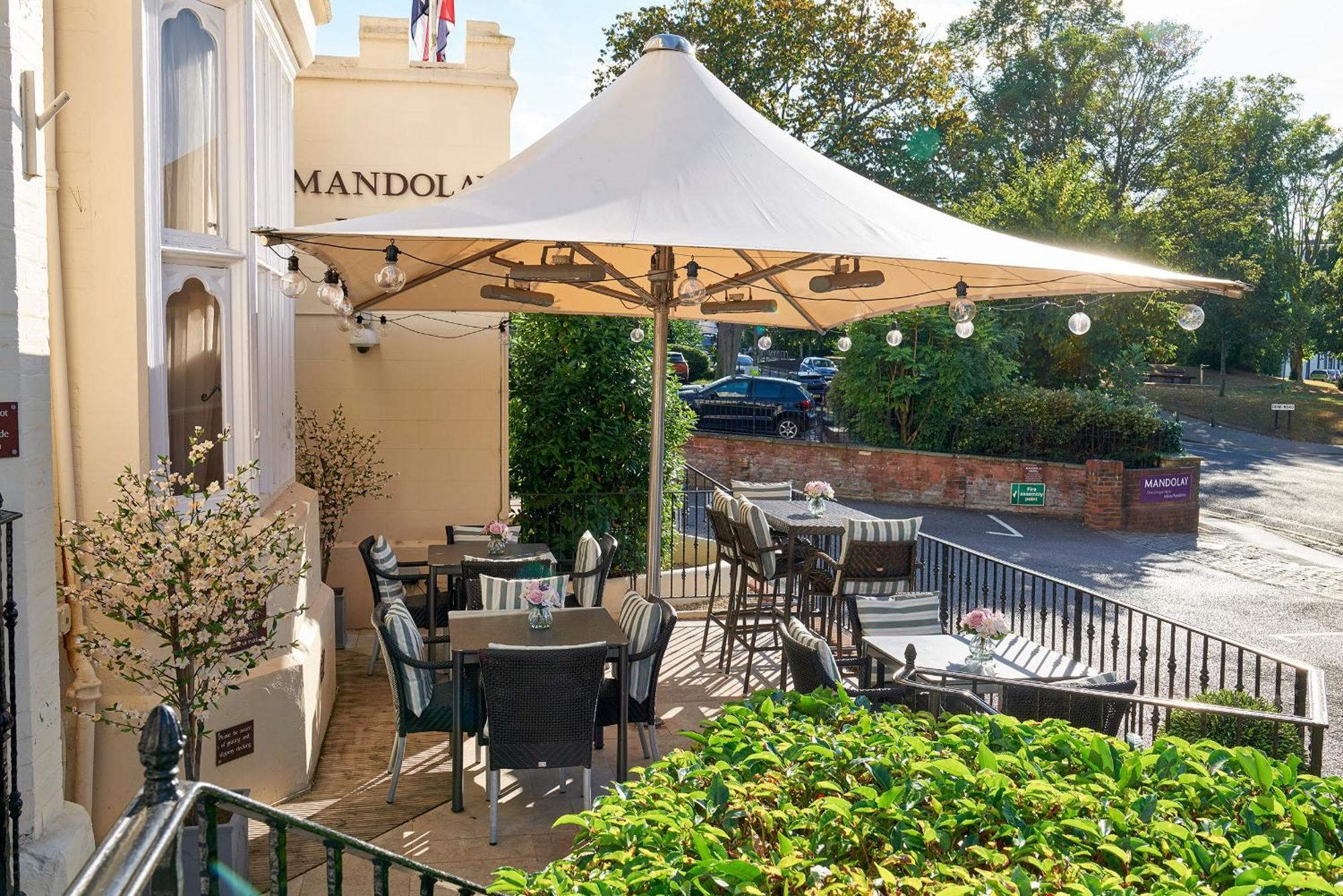 The Mandolay hotel y centro de conferencias Guildford Exterior foto